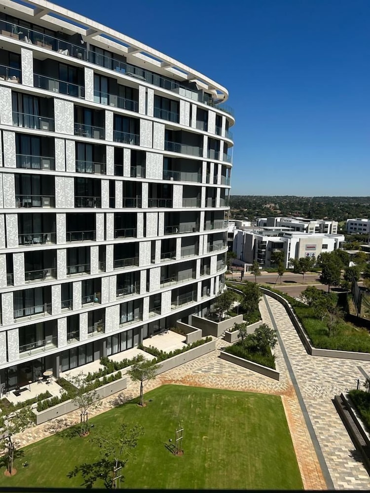 Ellipse Executive Apartment 4/50