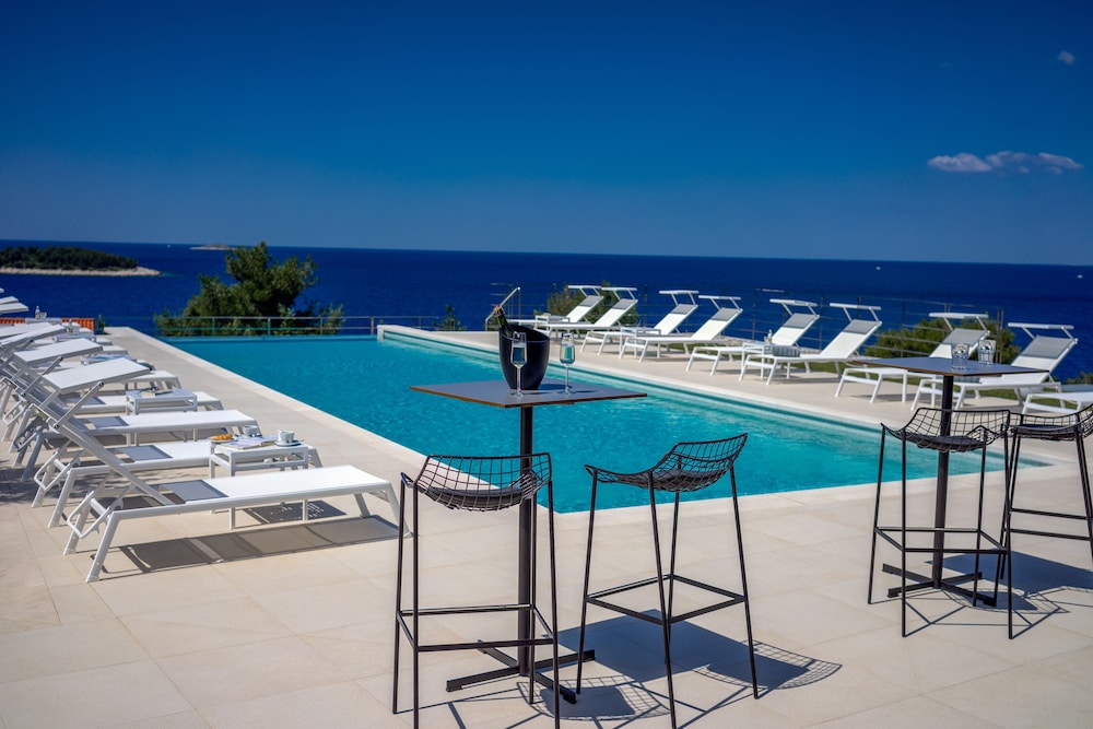 Golden Rays Luxury Apartments 31/50