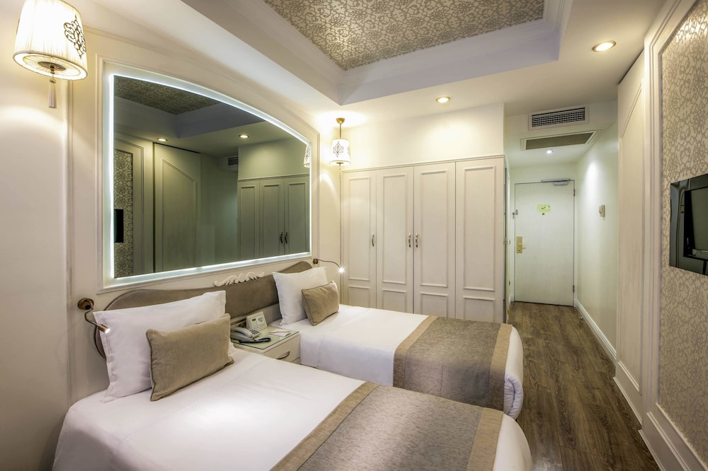 ROOM, DOUBLE BED, SOFA
