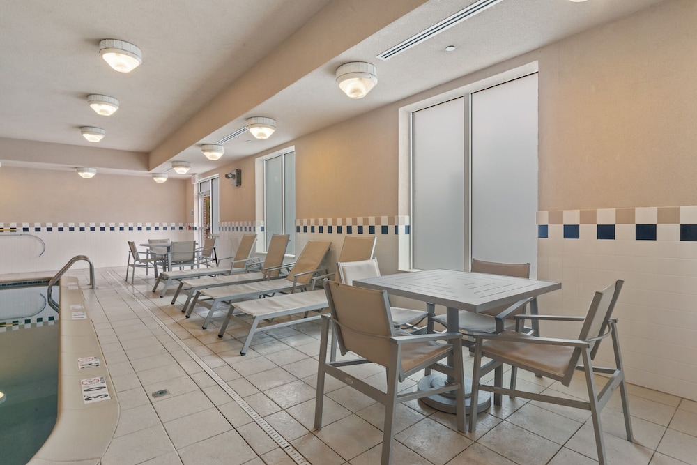 Holiday Inn Express Hotel & Suites Bethlehem 54/72