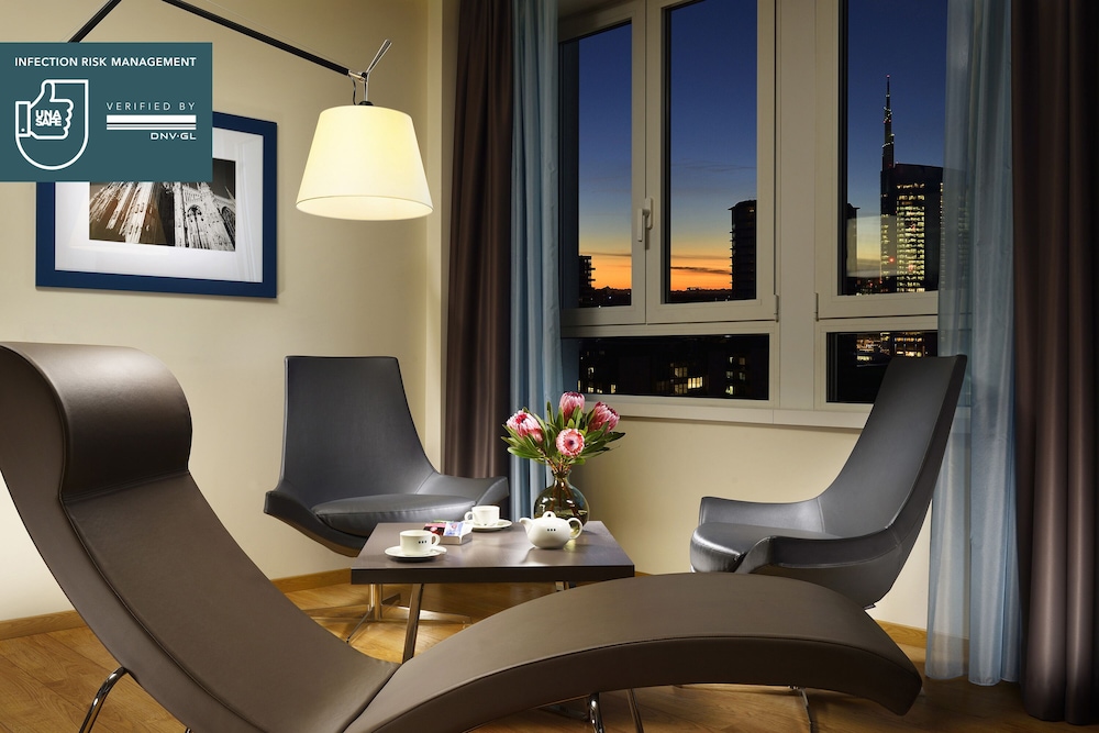 Unahotels Century Milan 42/50