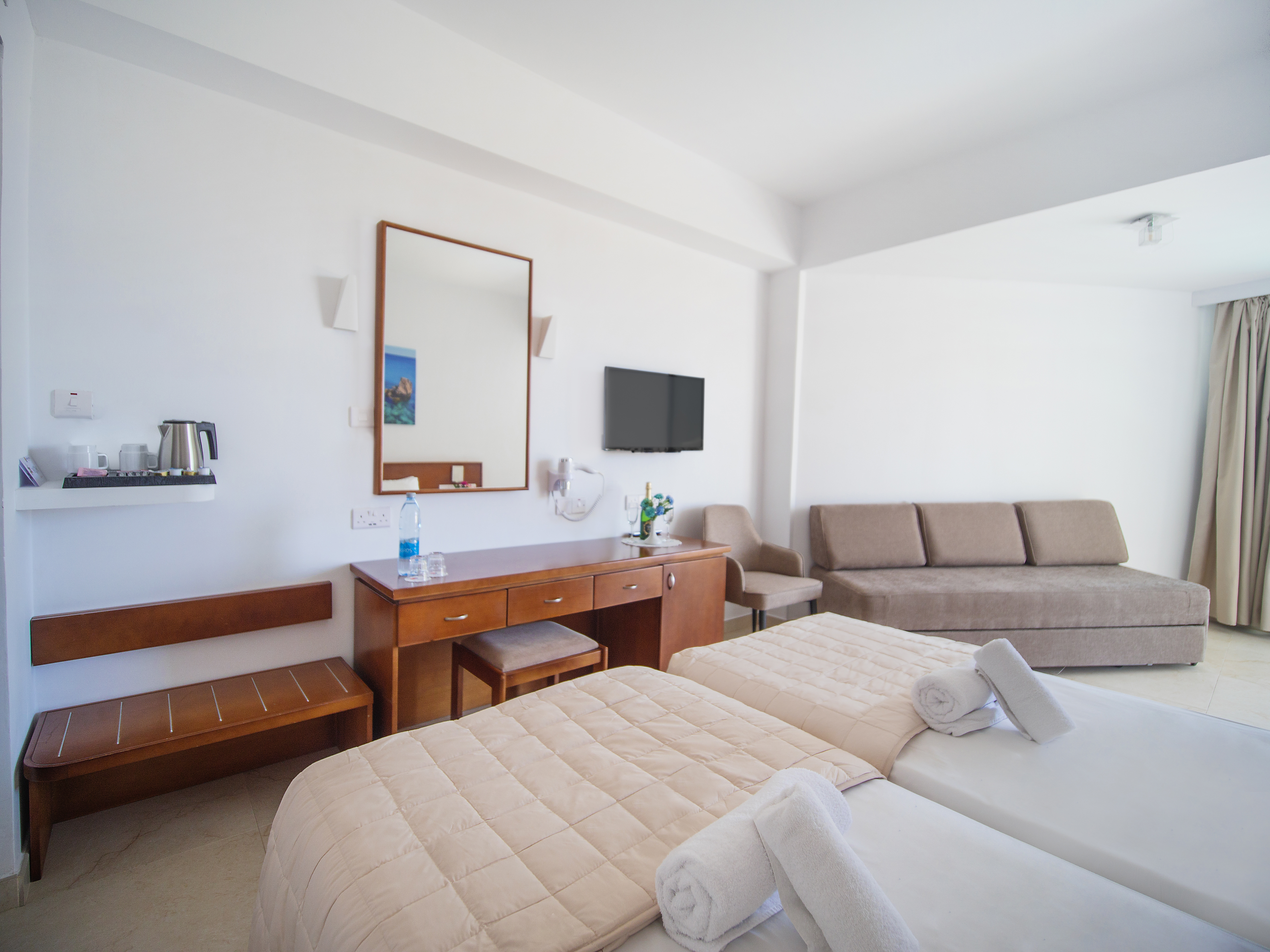 Single room - Pool View