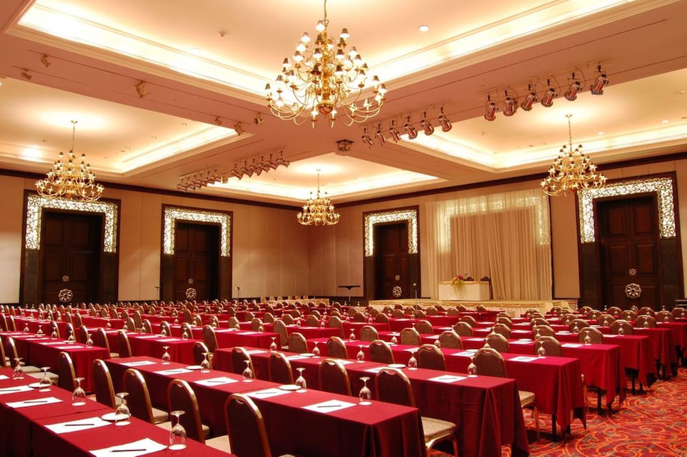 Century Park Hotel 39/48