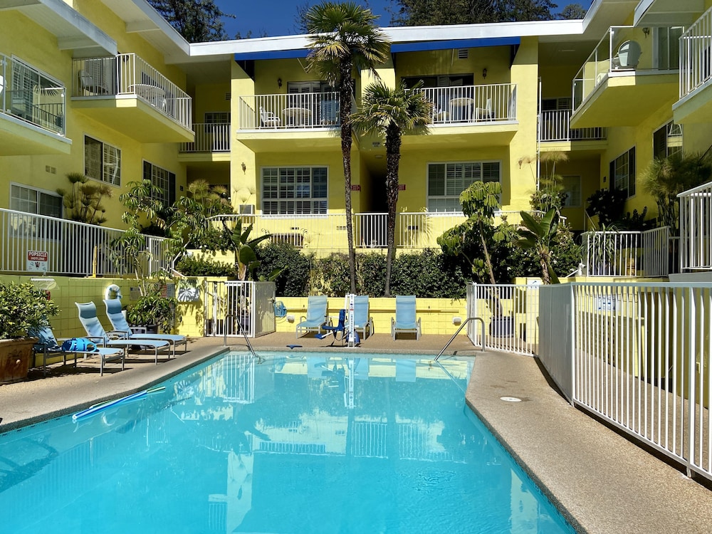 Magic Castle Hotel 1/27