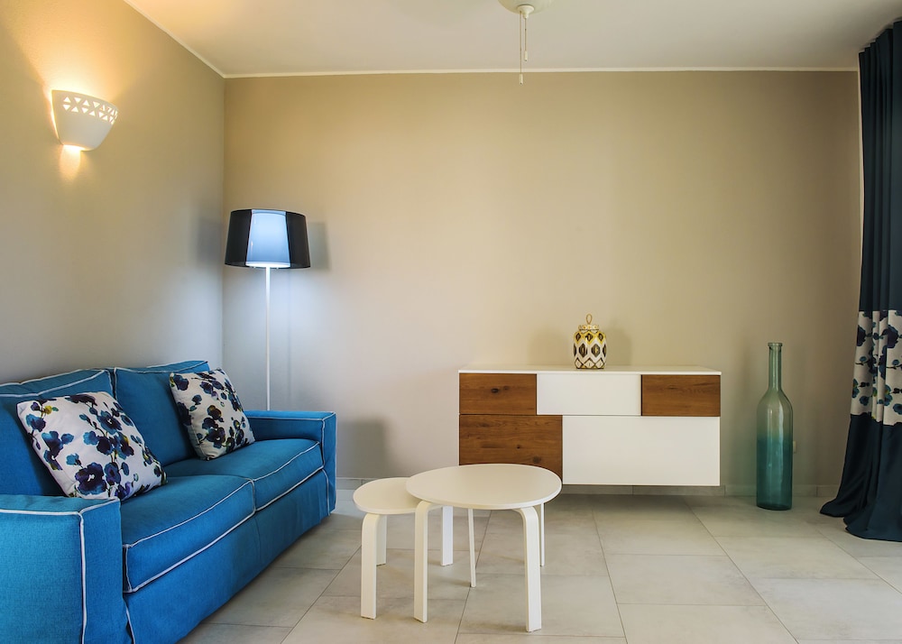 Tracadero Beach Resort 46/77