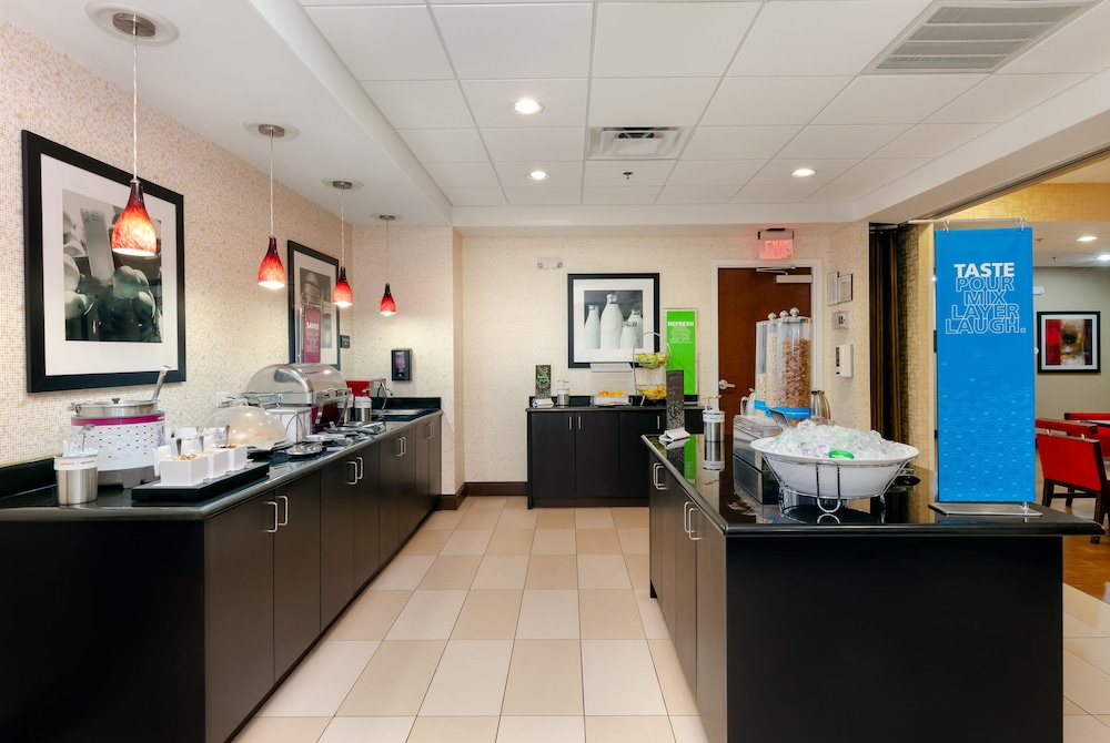 Hampton Inn Atlanta Mcdonough 30/44