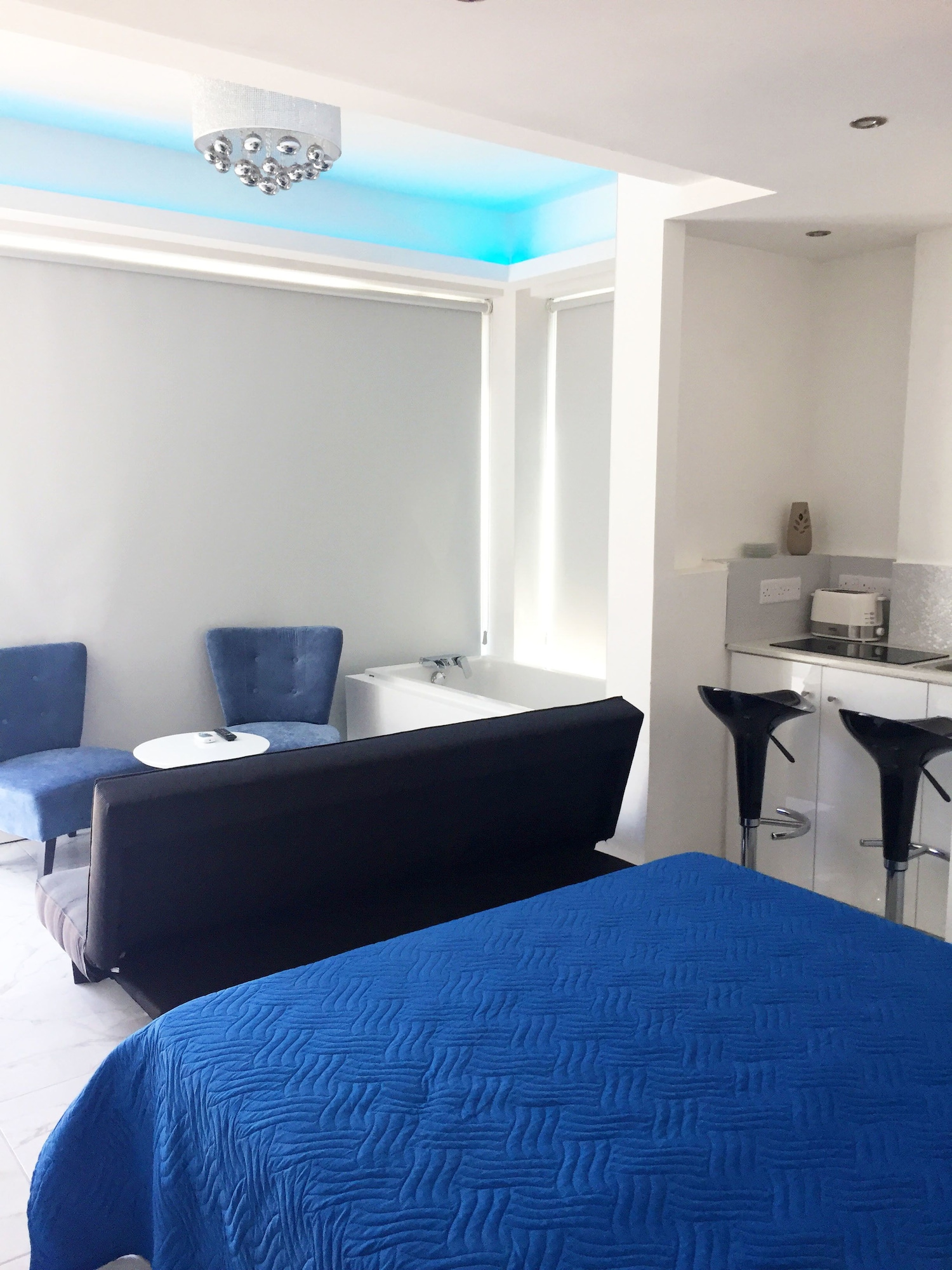 Honeymoon, Studio, Queen Bed, Jetted Tub, Courtyard Area