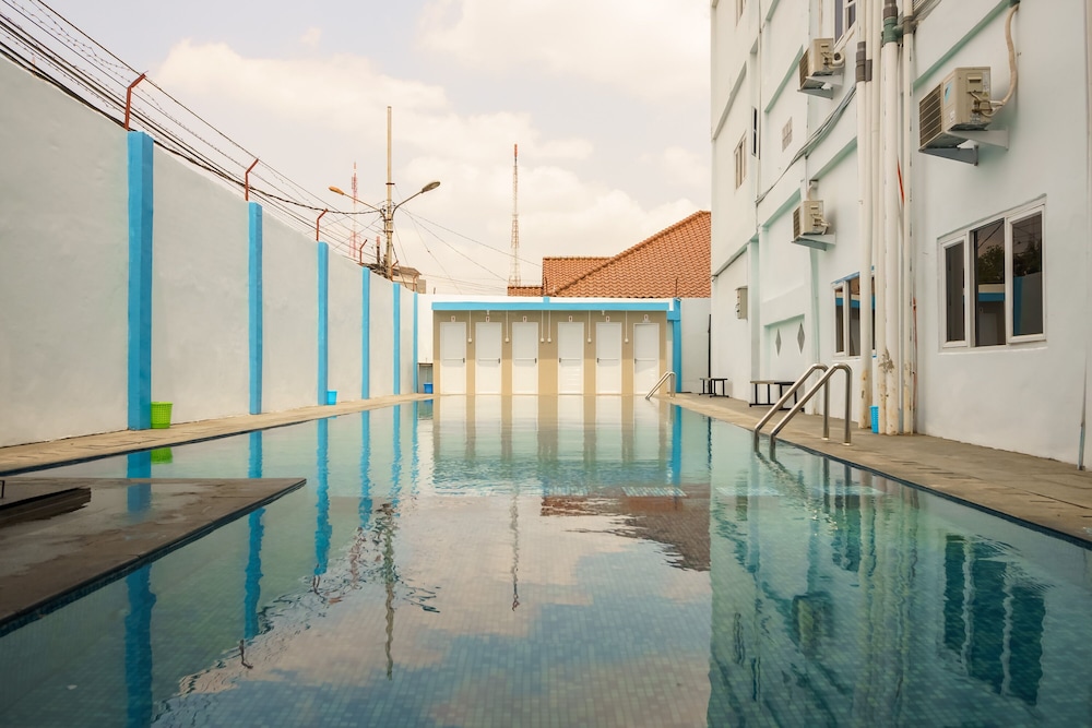RedDoorz Plus near Palembang Icon Mall 2 11/15