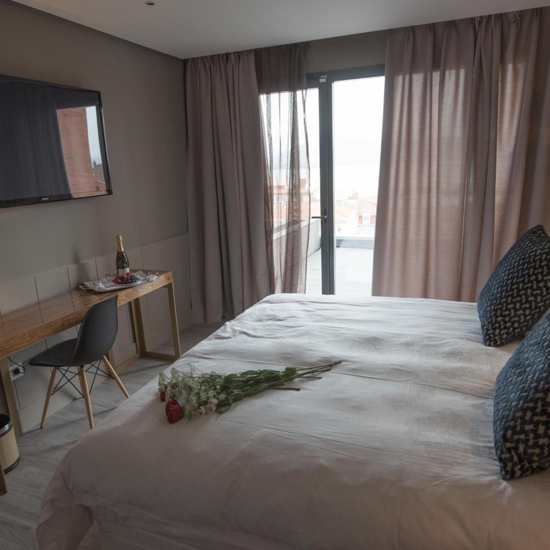 غرفة بسرير مزدوج بشرفة، Hotel Art Santander 6/10
