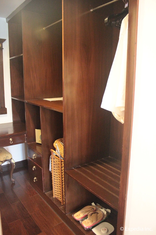 Fort Ilocandia Resort Hotel 8/50