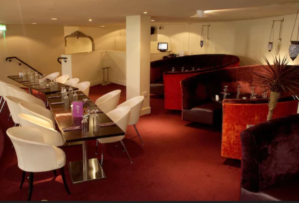 Waterfoot Hotel 38/47