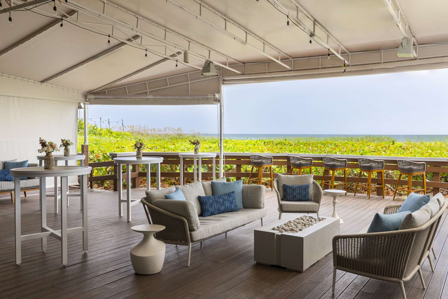 The Singer Oceanfront Resort, Curio Collection by Hilton 33/56