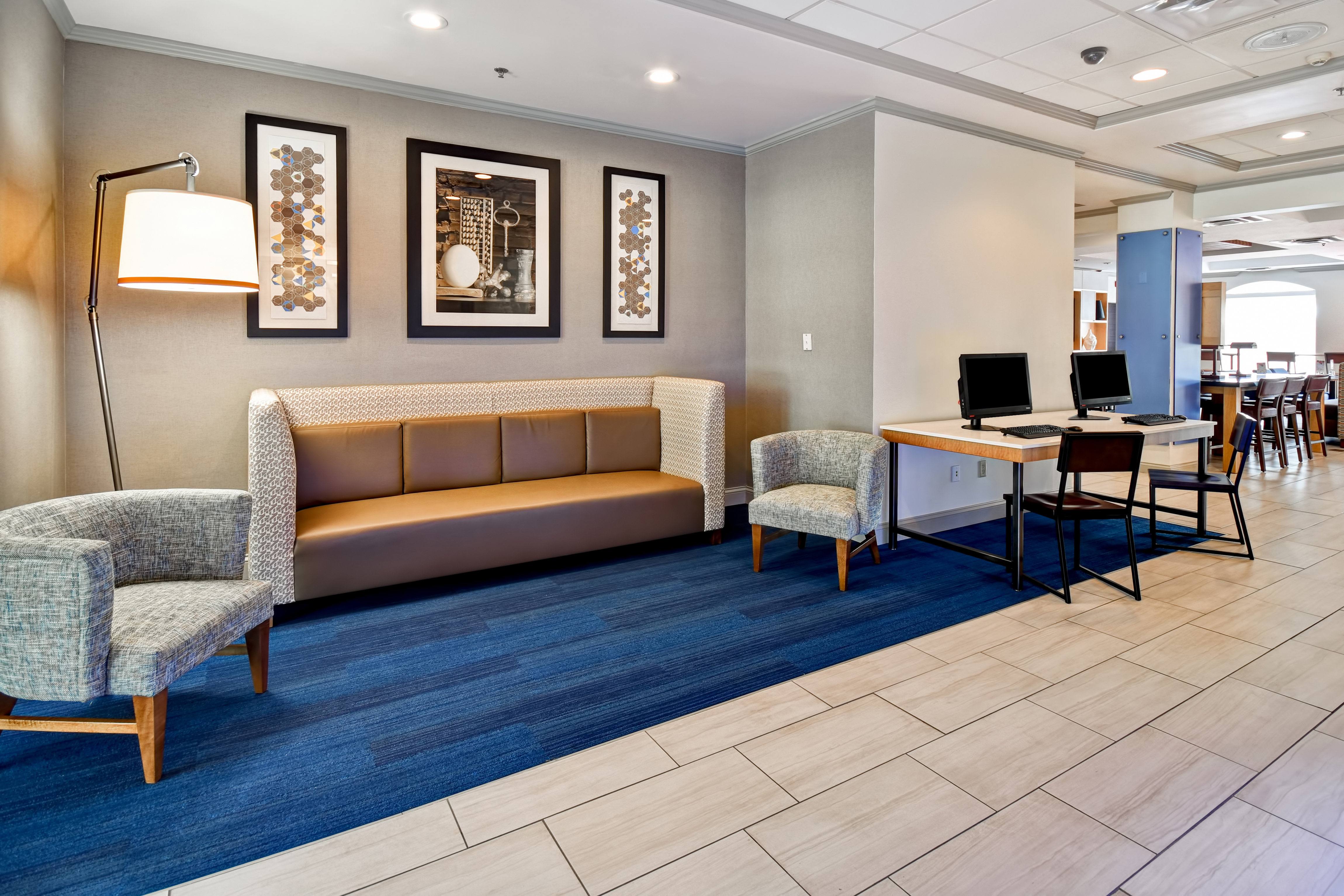 Holiday Inn Express Suites Schererville 34/57