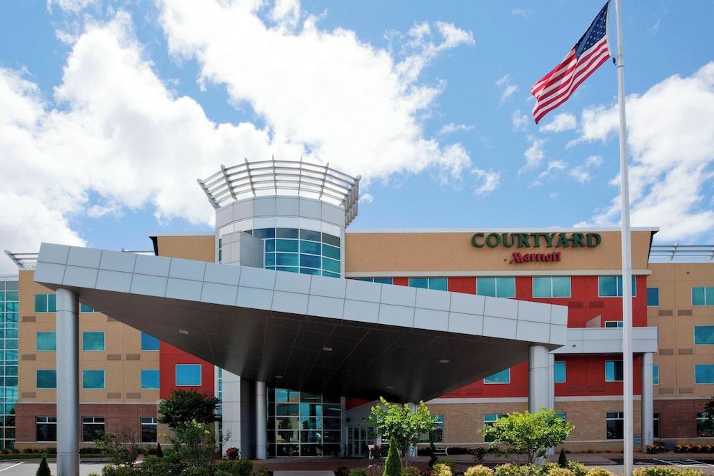 Courtyard by Marriott Minneapolis Maple Grove/Arbor Lakes 2/70