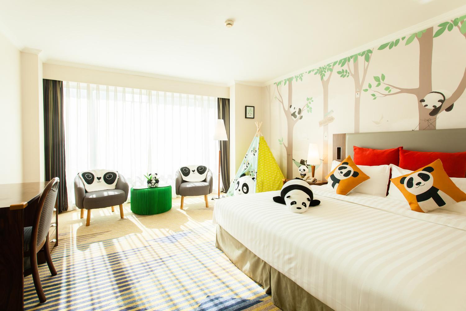Panda, King Bed، Beijing XinQiao Hotel 2/2