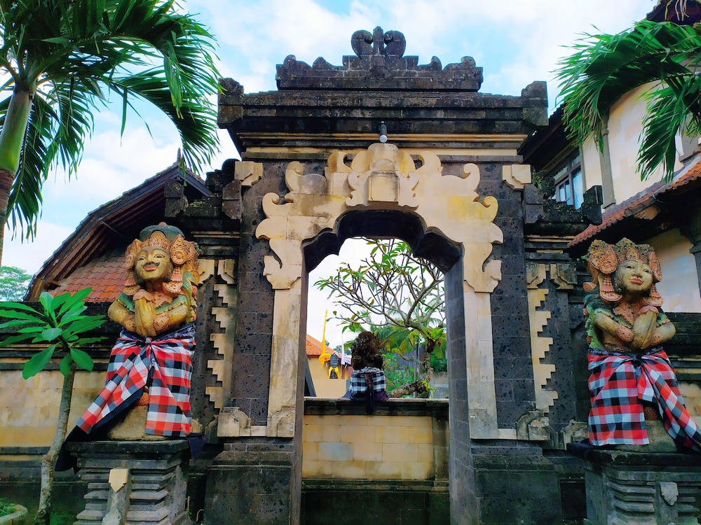 Pande Permai Bungalows 2/47