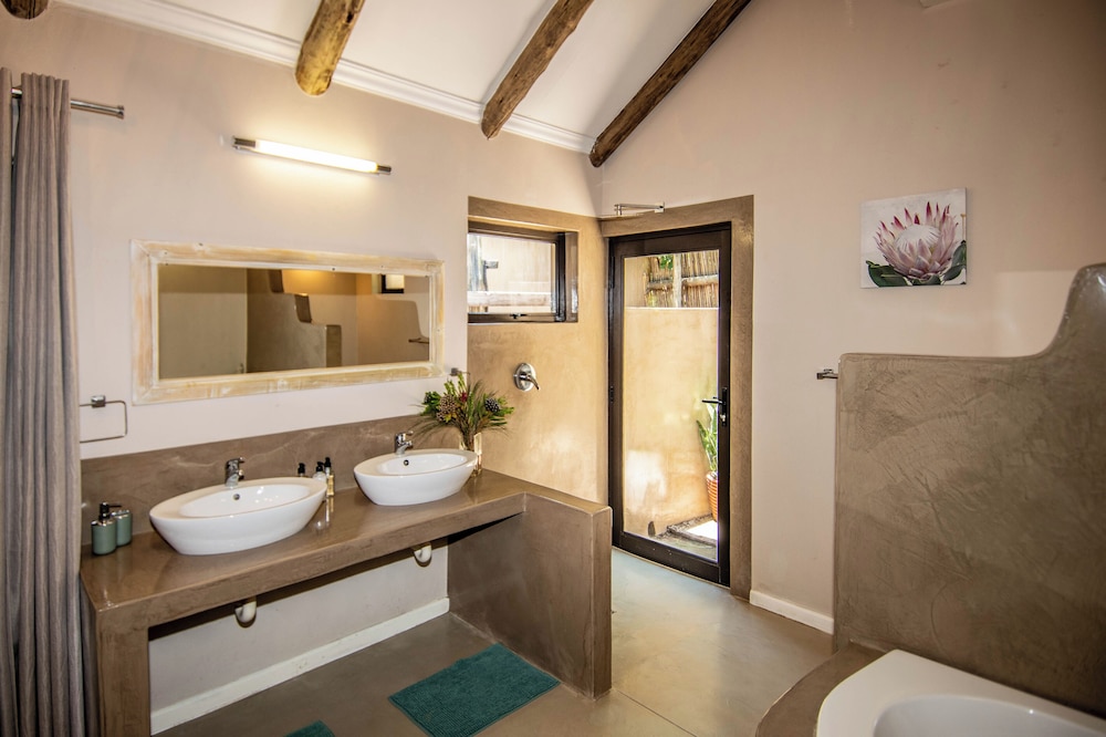 Thornhill Safari Lodge 67/70