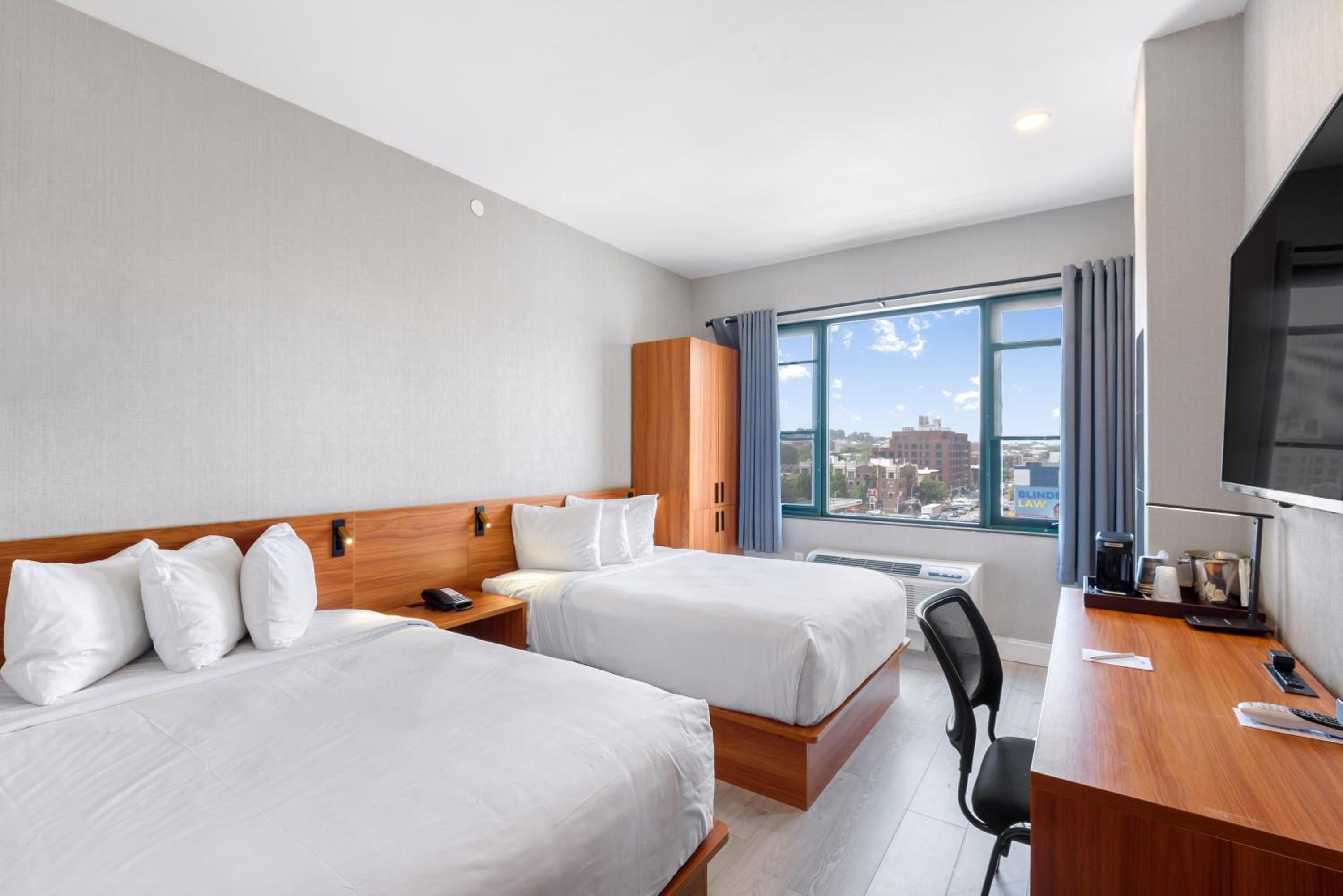 SUPERIOR, 2 DOUBLE BEDS