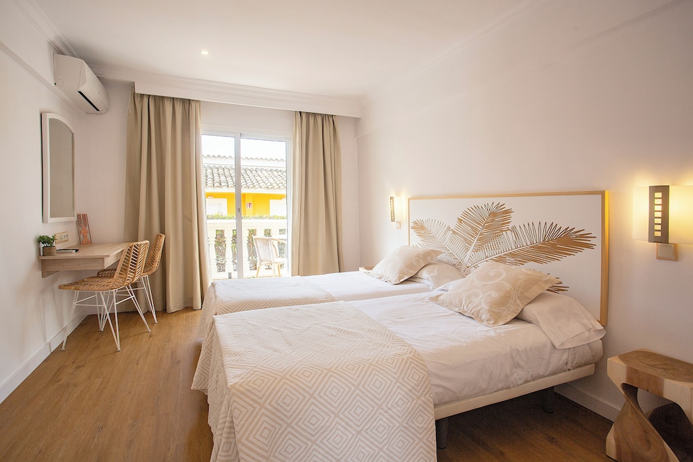 STANDARD, TRIPLE, BALCONY