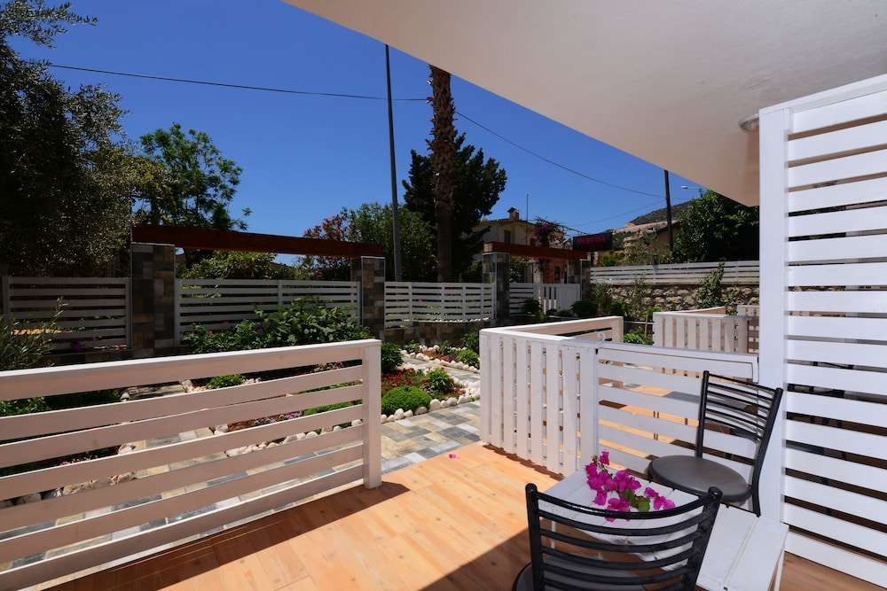 Neruda Pension 32/43