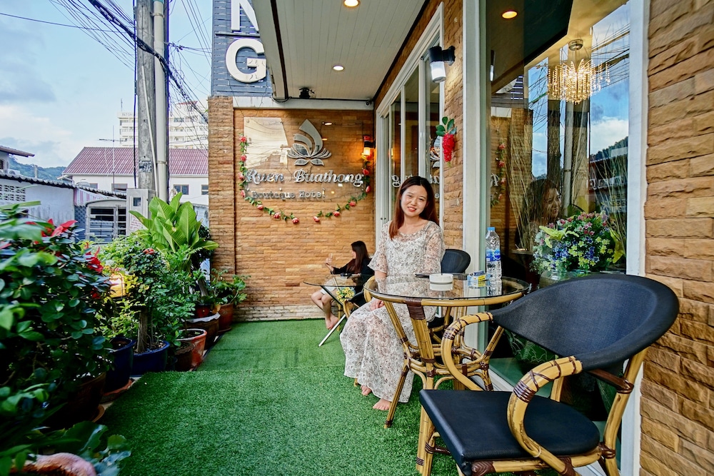 Ruen Buathong Boutique Guest House 60/64
