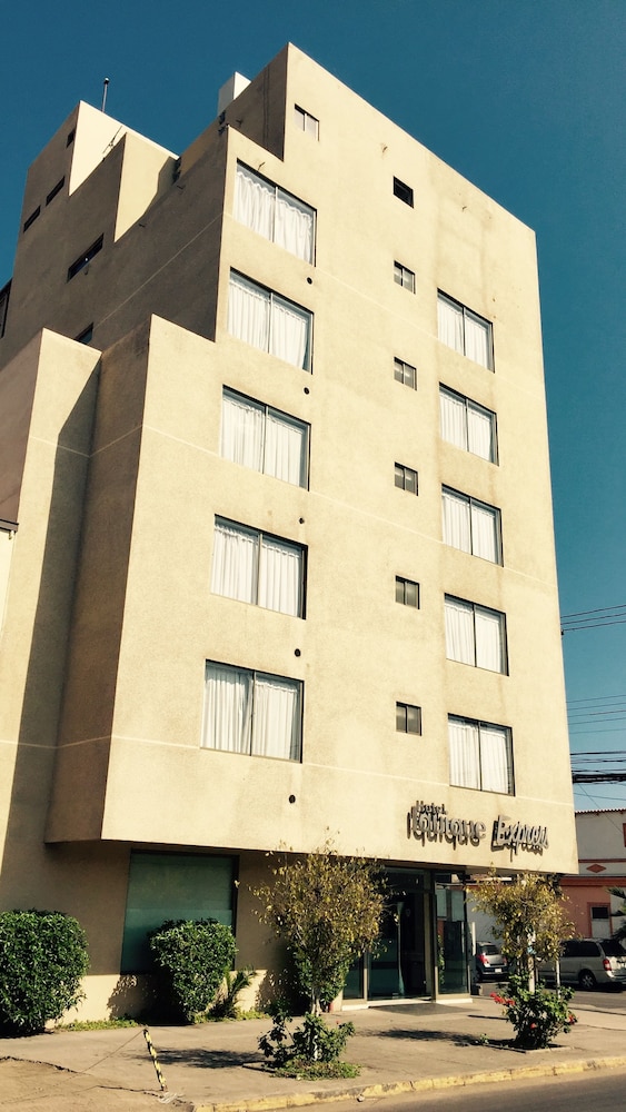 HOTEL IQUIQUE EXPRESS(FORMERLY Hotel Spark Express Iquique) 1/37