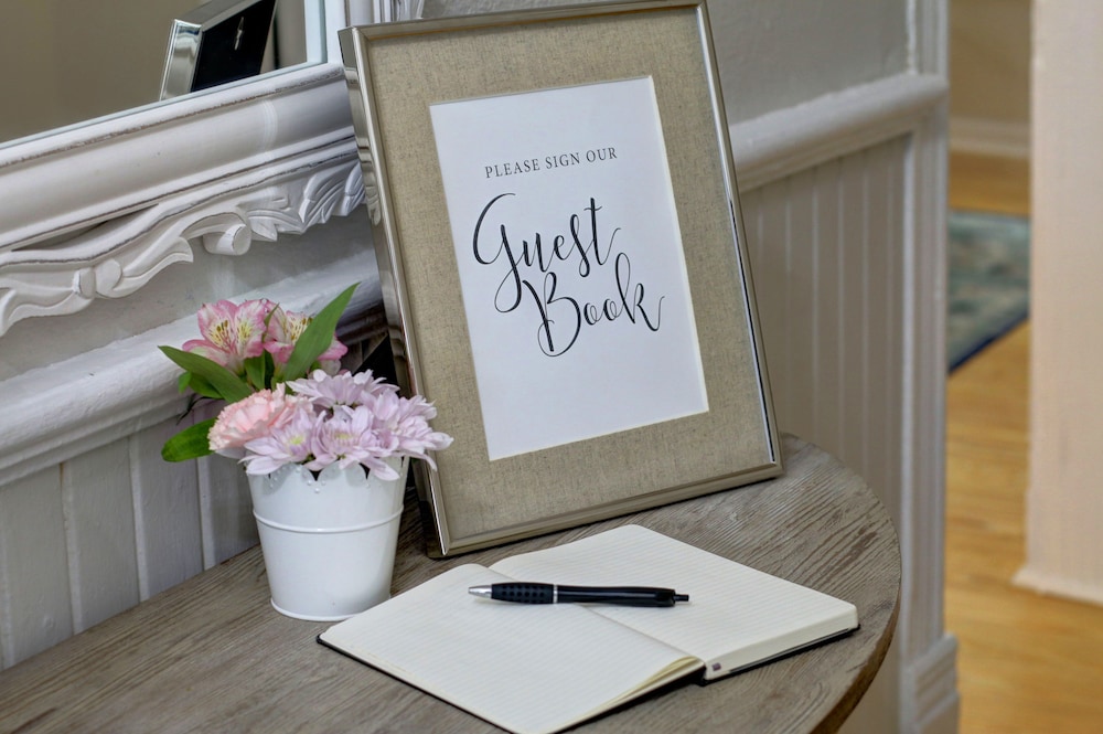 Gallery Stays - Parkside Manor 6/52