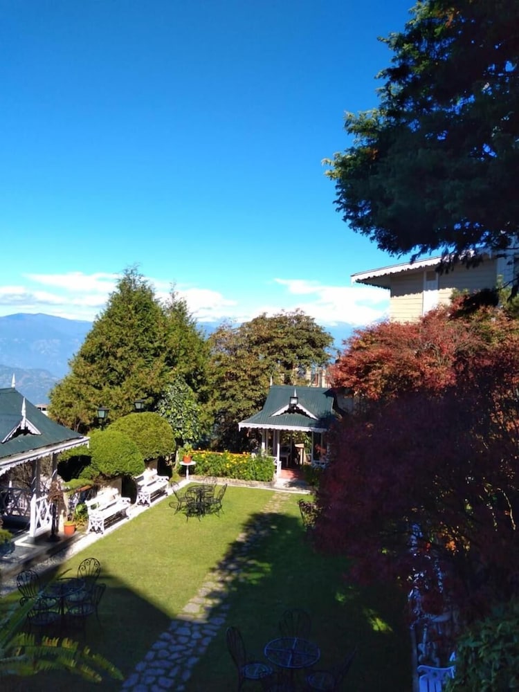 CEDAR INN 23/29