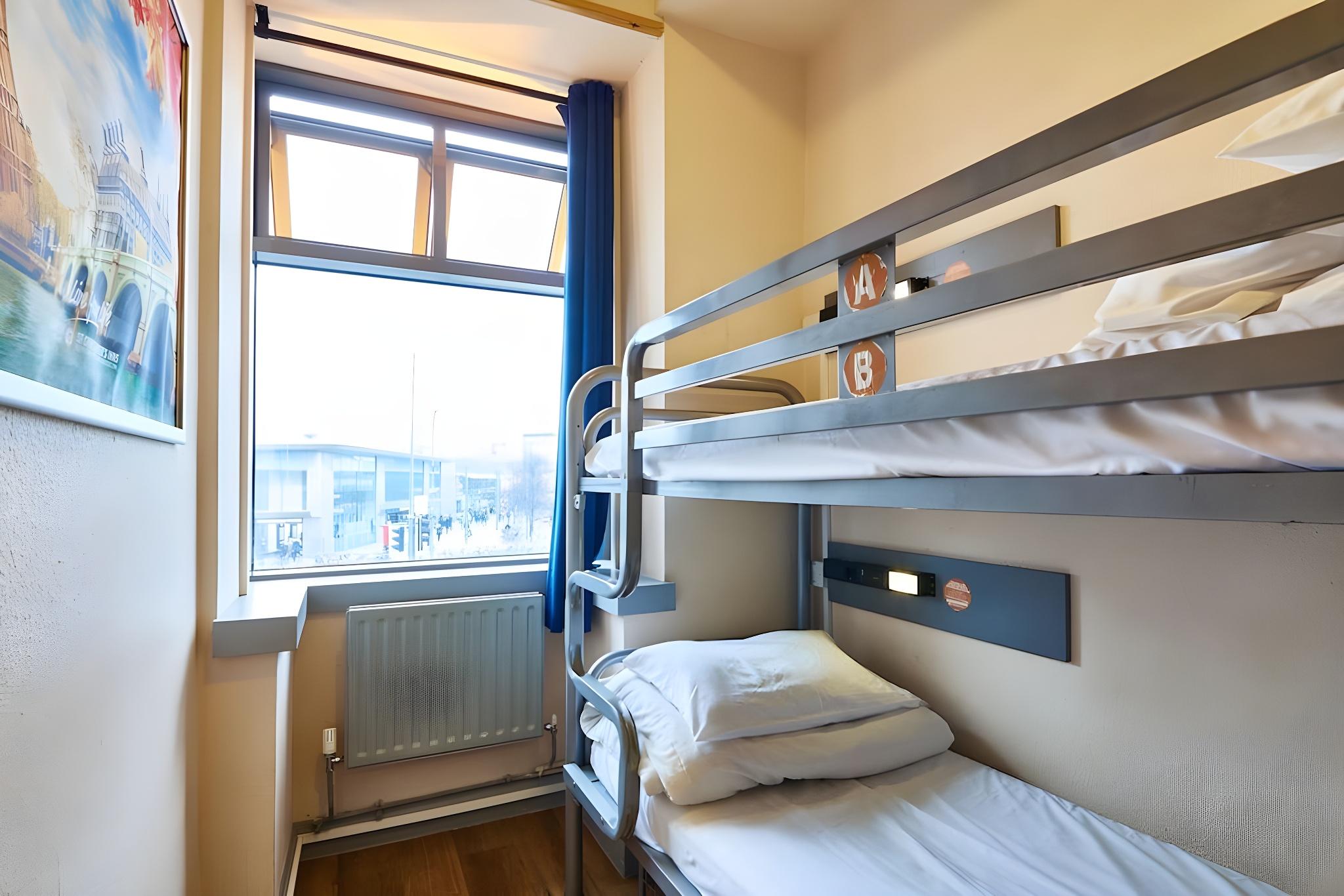 Mixed Dorm, 12 Beds, Shared Bathroom