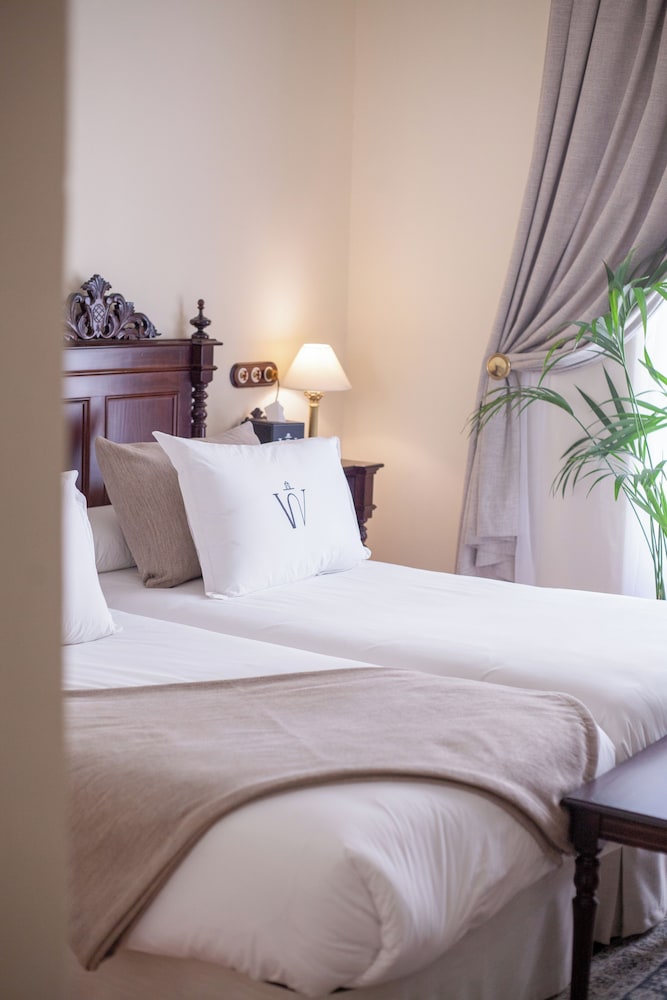 ROOM, TWIN BEDS