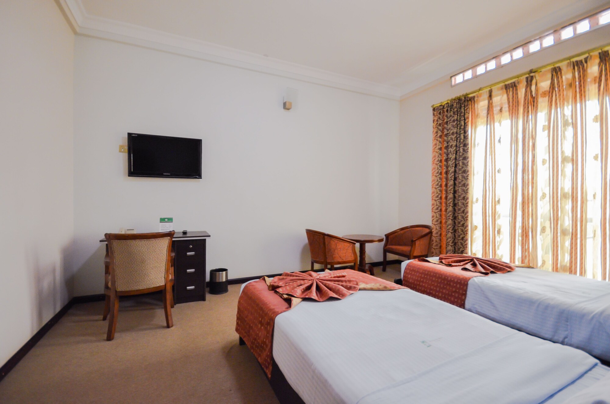 ROOM, TWIN BEDS