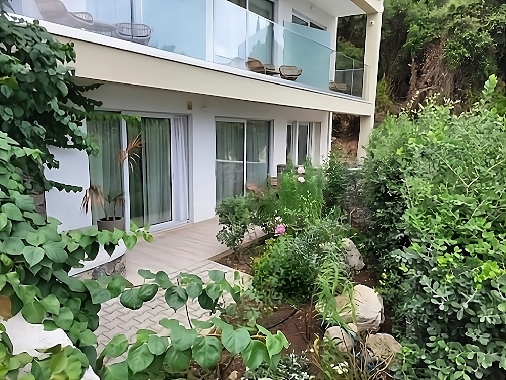 Eleals Boutique Hotel 41/46