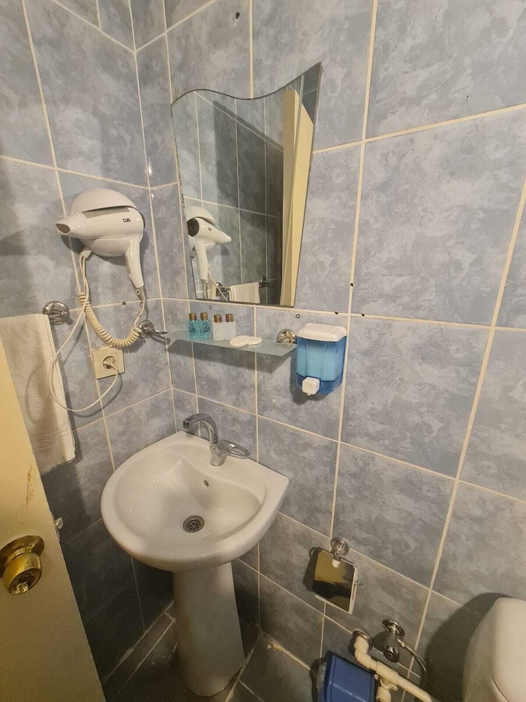 Sah Hotel 55/58