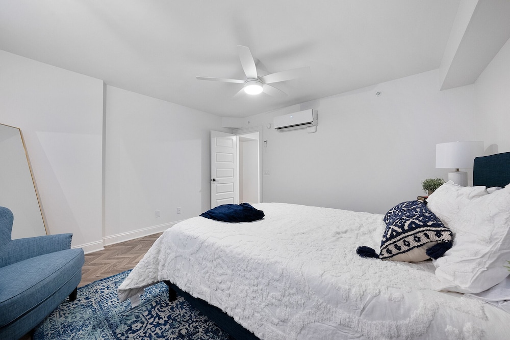 1 BEDROOM, SUITE