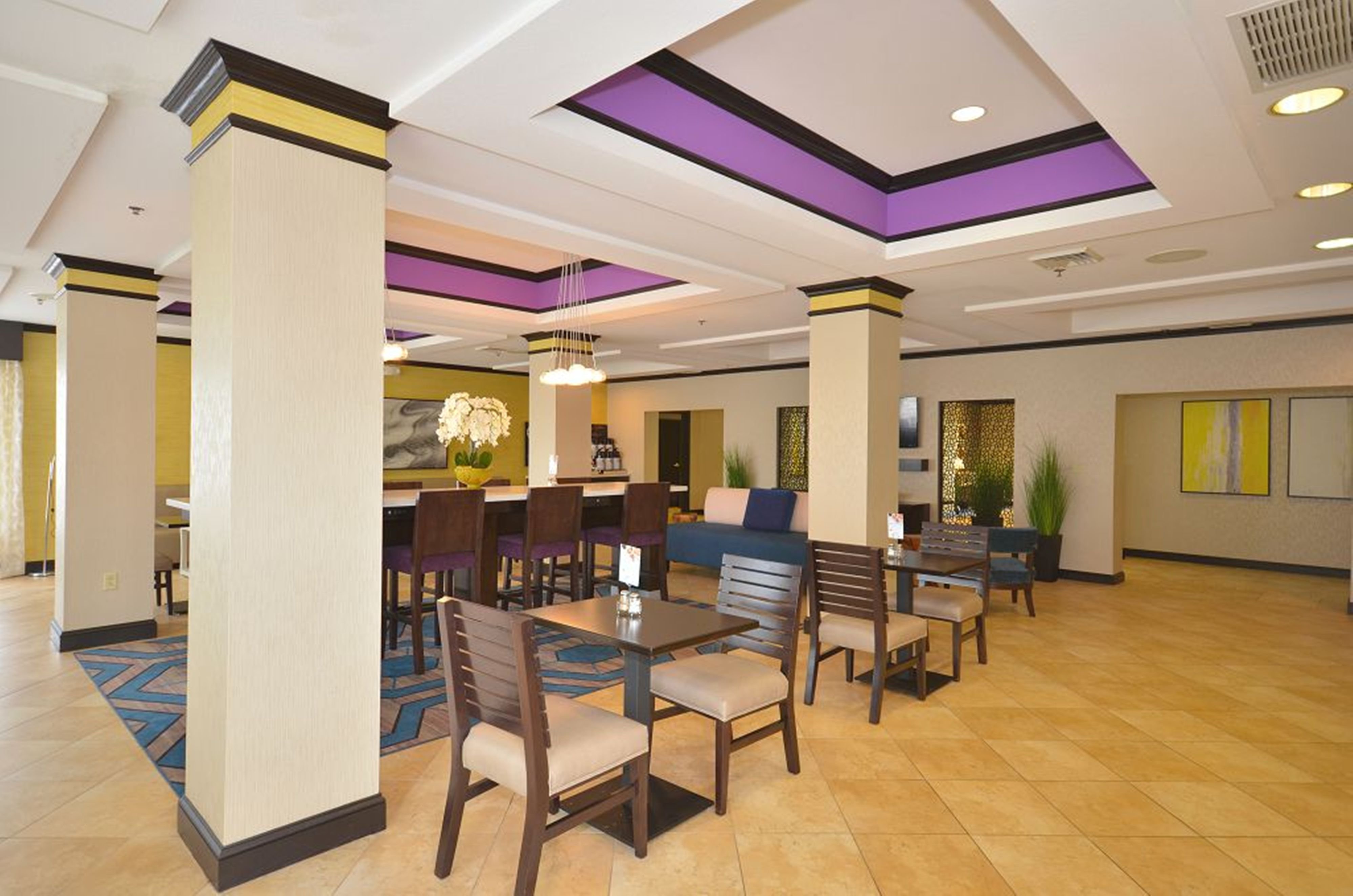 Holiday Inn Express Hotel And Suites Farmington 57/63