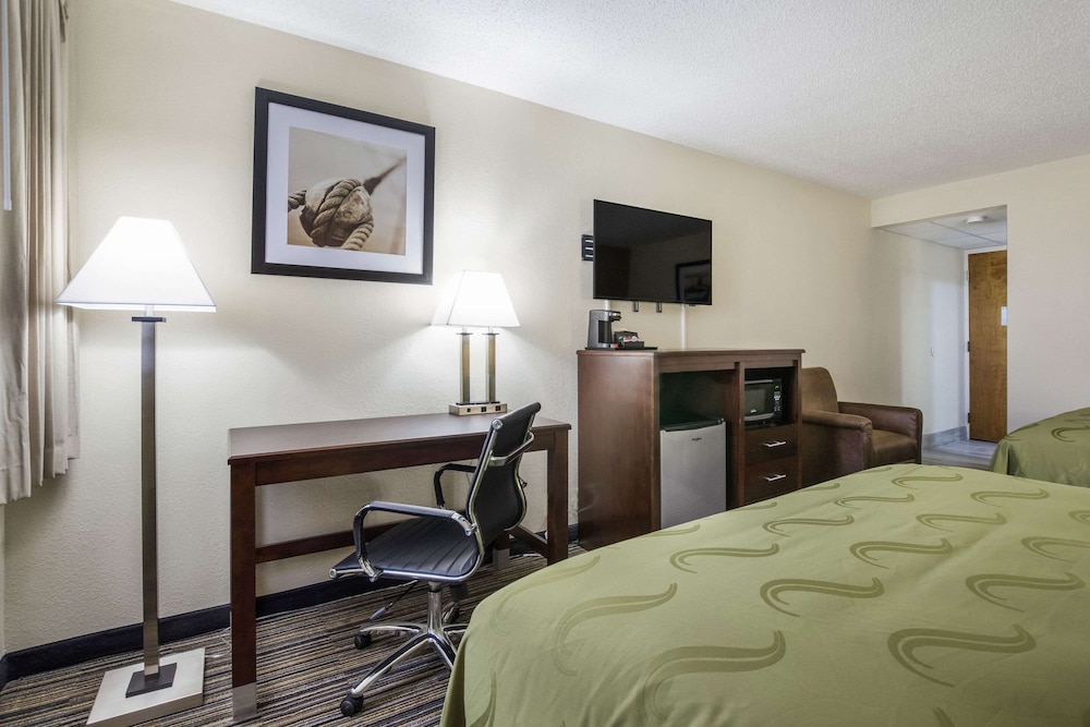 Quality Inn Grayville, IL 30/35