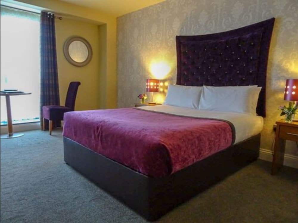 Raheen Woods Hotel 11/70