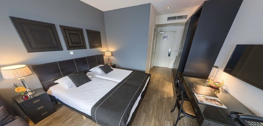 HOTEL CHARIOT 15/50