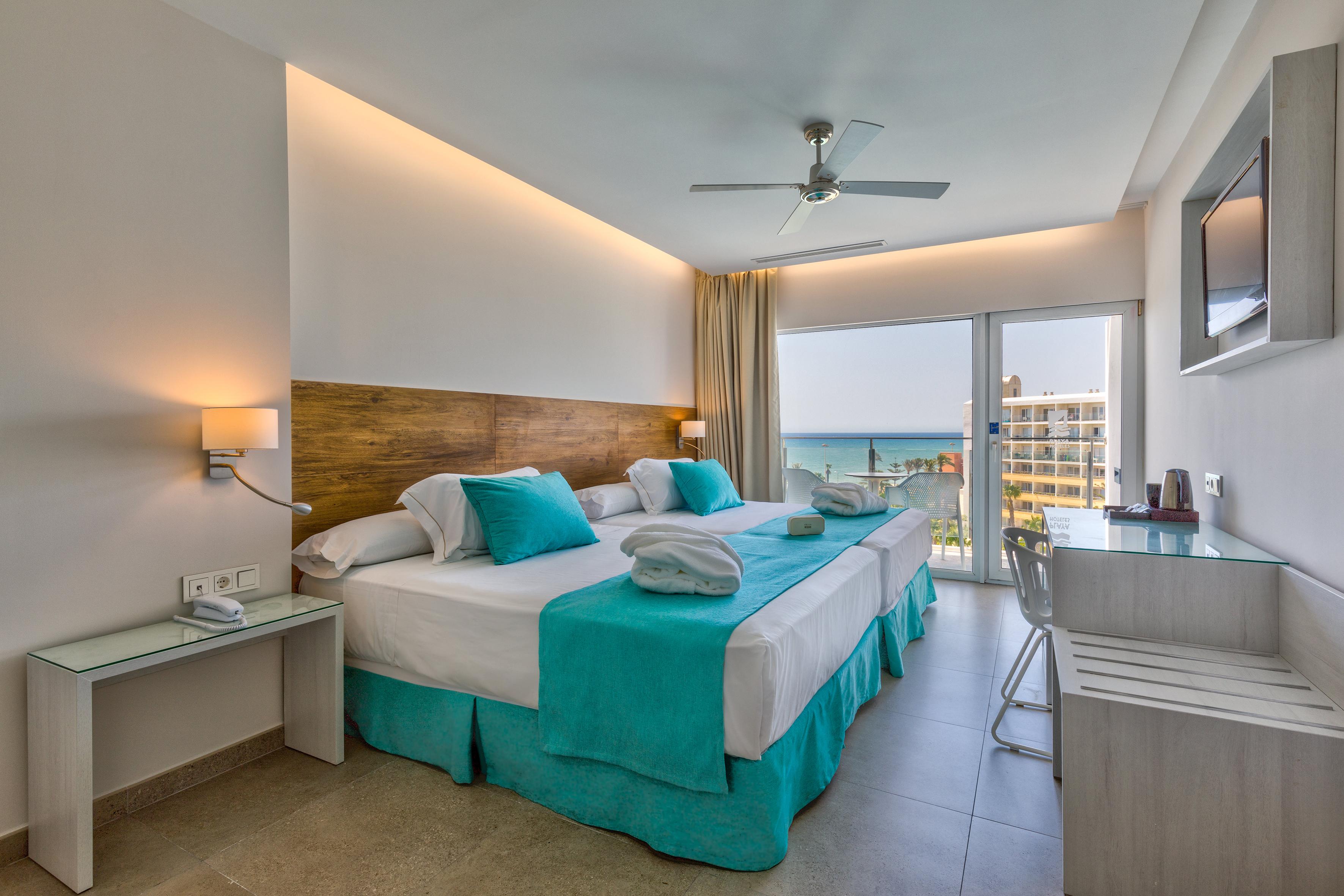 Standard, Double Bed, Side Sea View, Balcony or Terrace