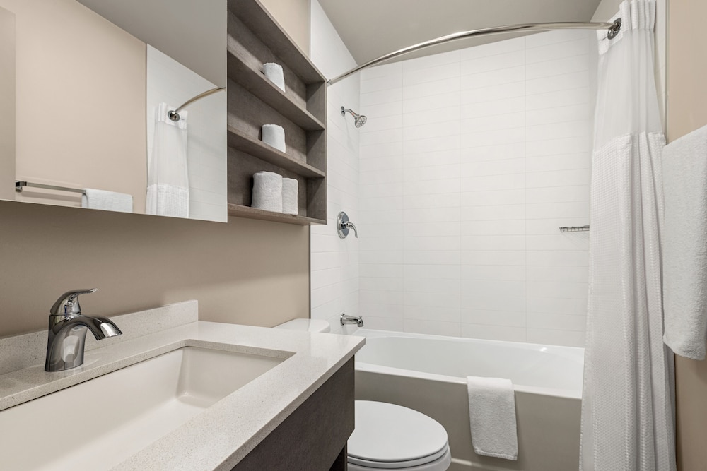 PREMIUM, STUDIO, SUITE, QUEEN BED