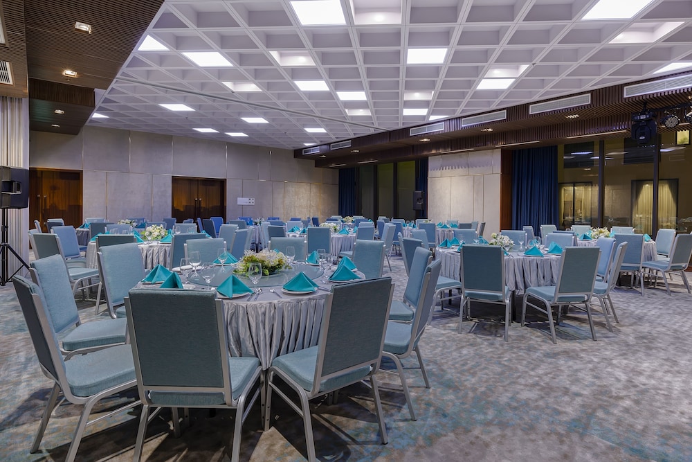 Maximilan Danang Beach Hotel 34/48