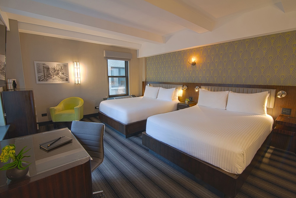 signature, 2 queen beds, terrace