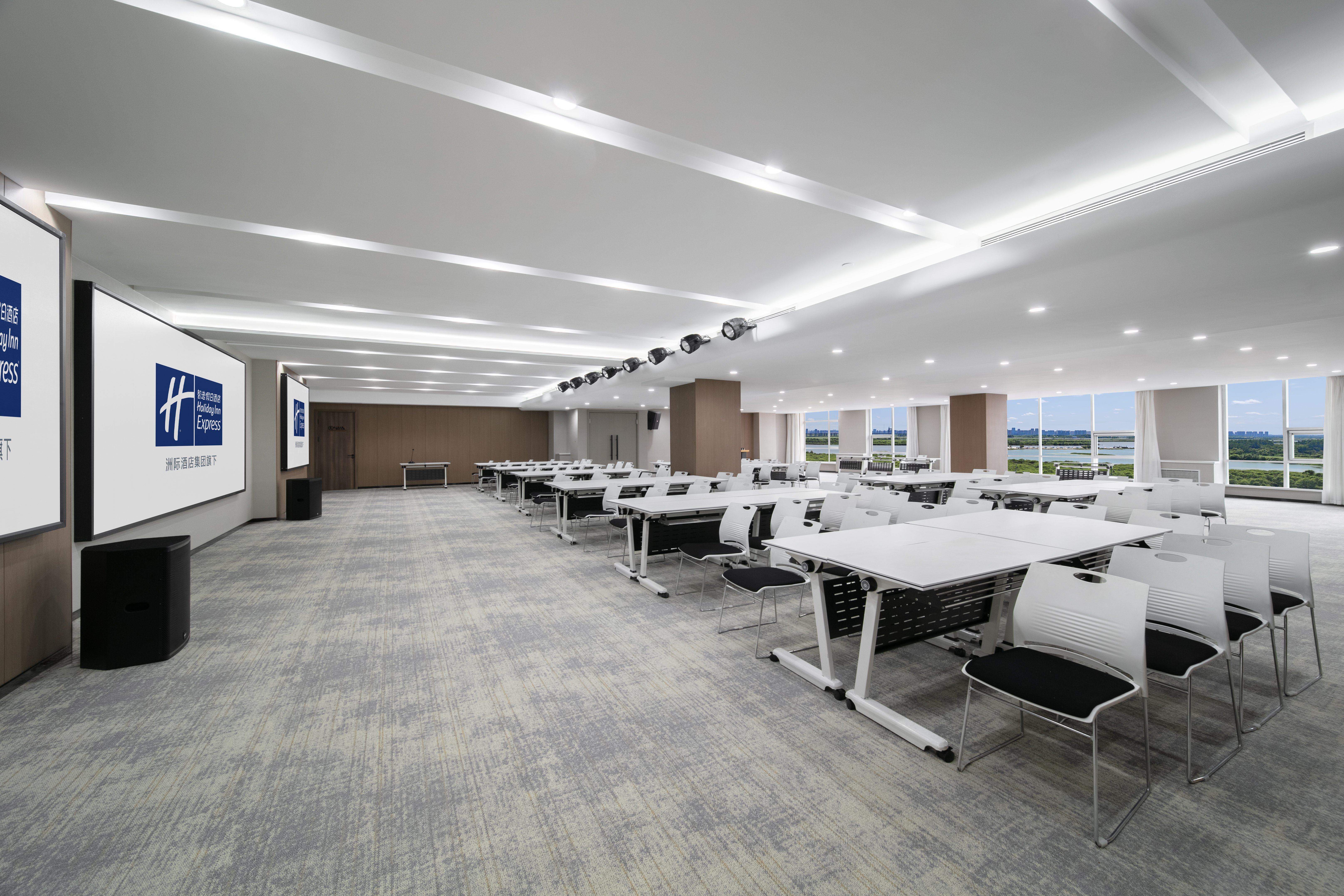 Holiday Inn Express Harbin Songbei New District 53/58
