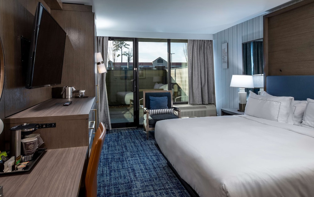 ROOM, KING BED, PATIO, GROUND FLOOR