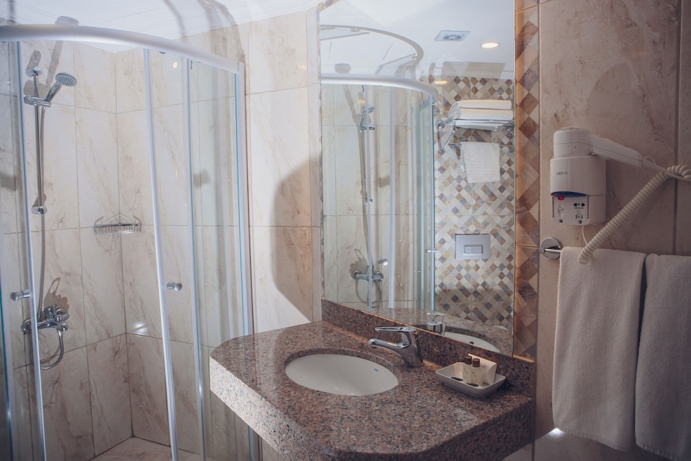 Lancora Beach Hotel 47/50