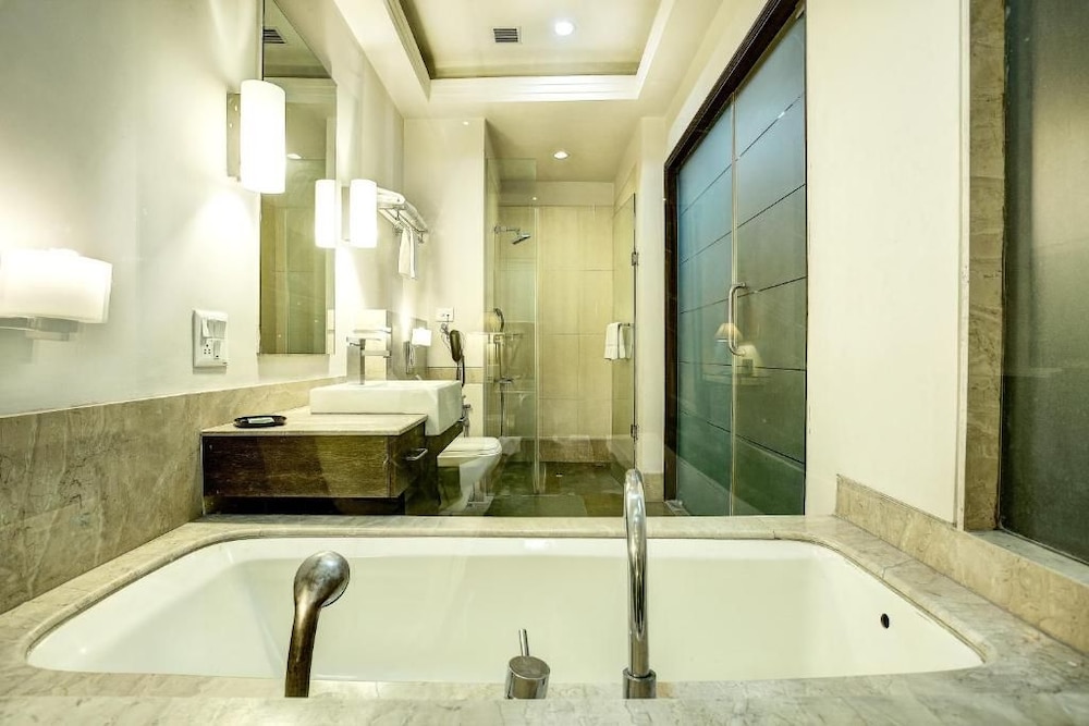 Hotel Western Court Panchkula 50/50