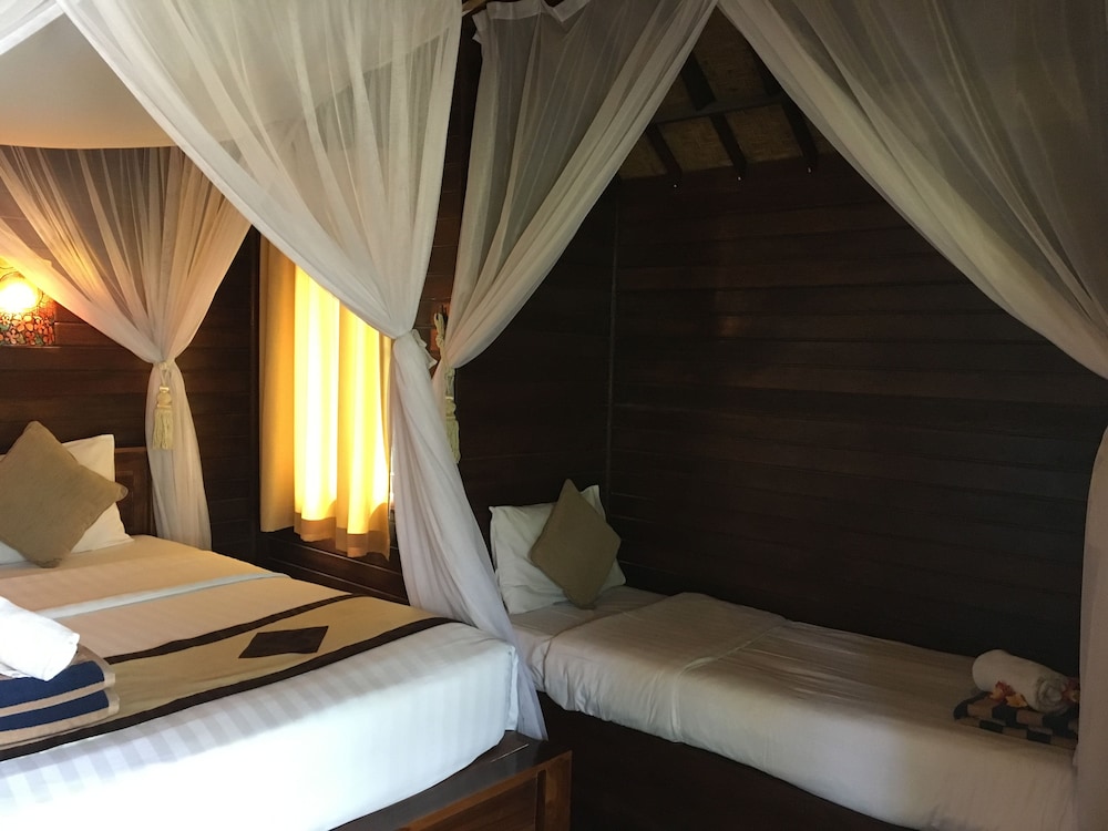 Cassava Bungalow 8/37