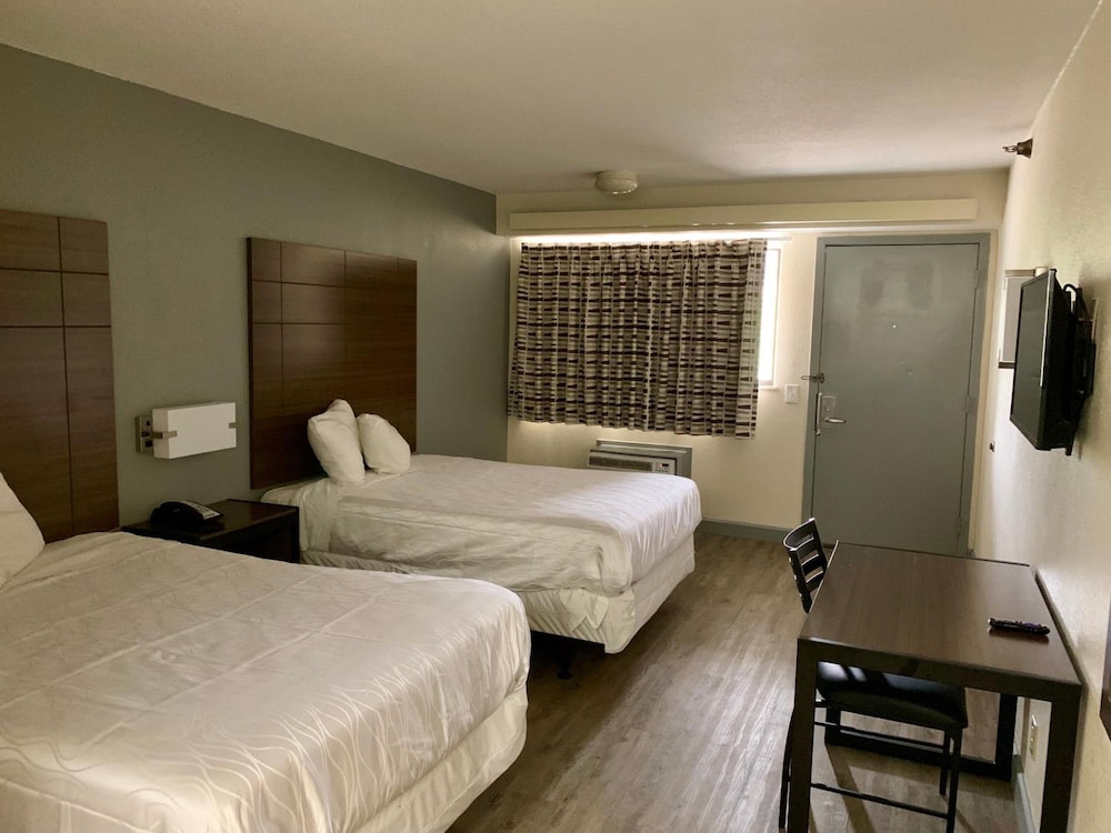 Dallas Love Field Inn 8/44