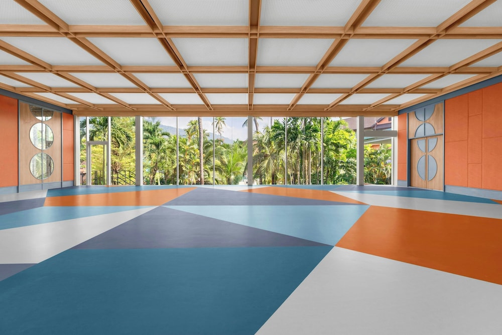 Courtyard by Marriot Phuket Patong Beach 40/65