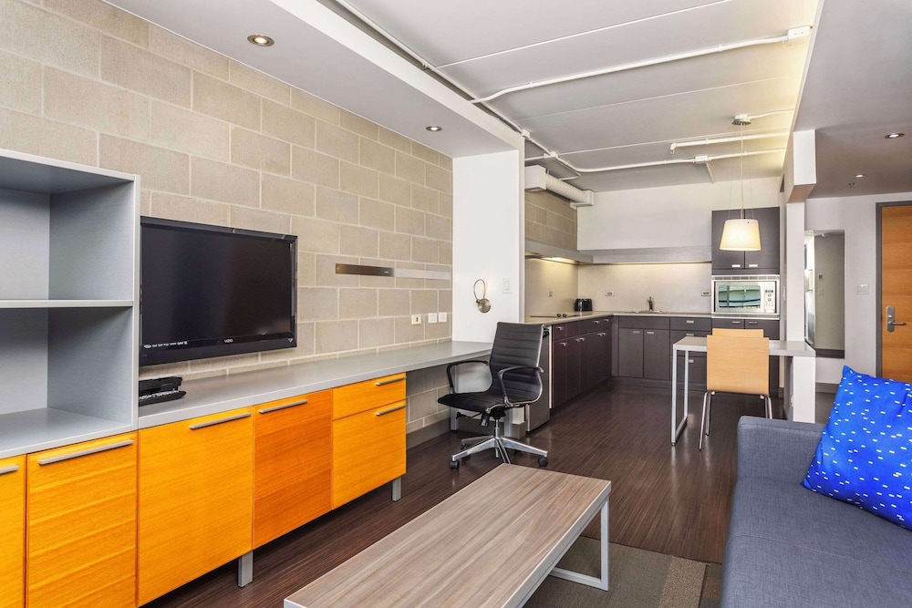 Barker Suites Southport, an Ascend Collection Hotel 34/40